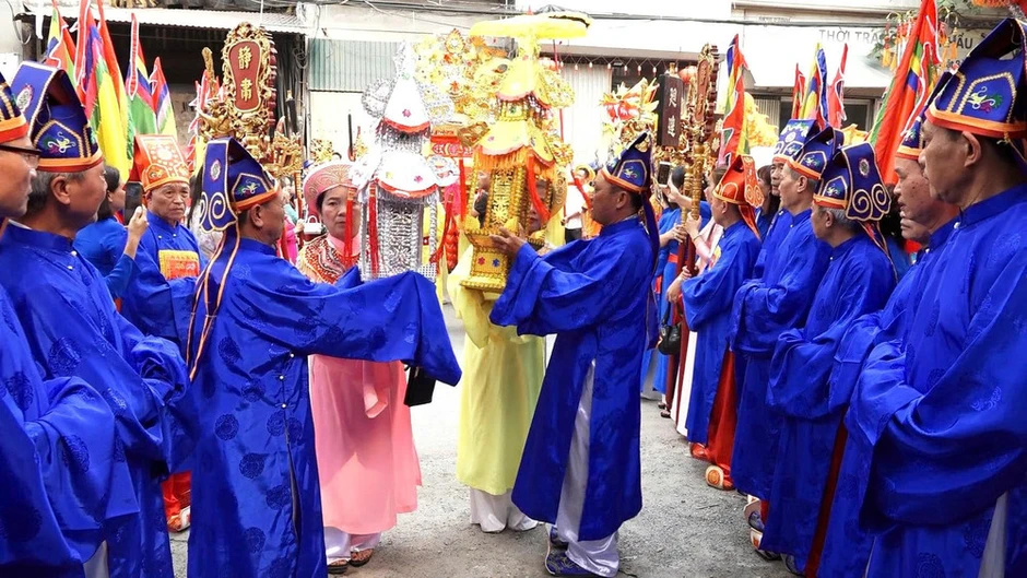 Nghi thức tiếp nhận mã - điểm nhấn văn hóa tâm linh tại Lễ hội Bình Đà Nghi thức tiếp nhận mã - điểm nhấn văn hóa tâm linh tại Lễ hội Bình Đà