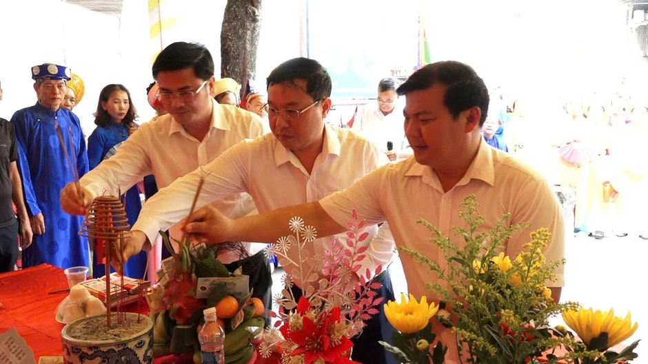 Nghi thức tiếp nhận mã - điểm nhấn văn hóa tâm linh tại Lễ hội Bình Đà Nghi thức tiếp nhận mã - điểm nhấn văn hóa tâm linh tại Lễ hội Bình Đà