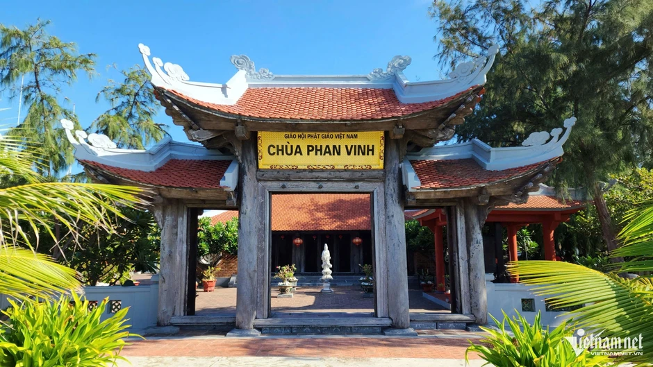 Ngôi chùa đặc biệt mang tên một vị thuyền trưởng ở Trường Sa Ngôi chùa đặc biệt mang tên một vị thuyền trưởng ở Trường Sa