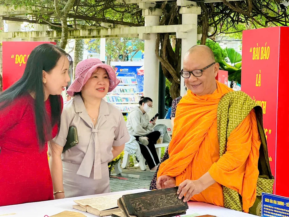 Ngôi chùa Khmer giữ hơn 4.000 quyển kinh lá buông cổ tại Cần Thơ