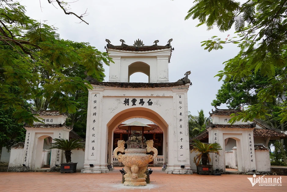 Ngôi đền linh thiêng bậc nhất xứ Nghệ lưu giữ hơn 100 đạo sắc phong Ngôi đền linh thiêng bậc nhất xứ Nghệ lưu giữ hơn 100 đạo sắc phong