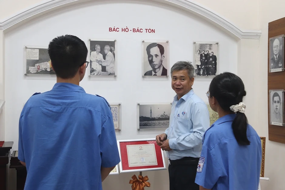 Ngôi trường người thanh niên yêu nước Nguyễn Tất Thành học tập Ngôi trường người thanh niên yêu nước Nguyễn Tất Thành học tập