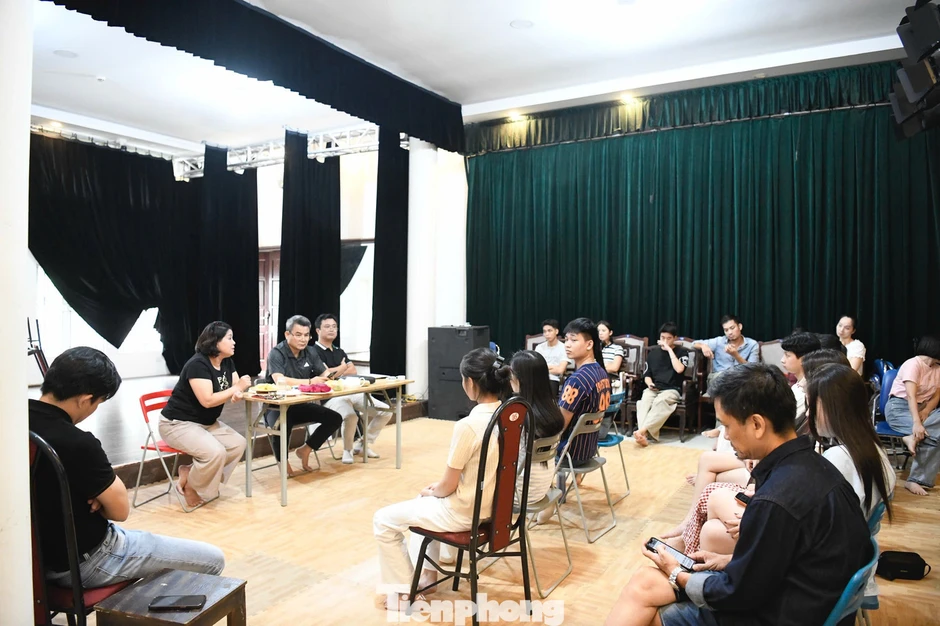Ngự trên khu đất vàng, Nhà hát Kịch Việt Nam xập xệ, mưa dột tứ phía