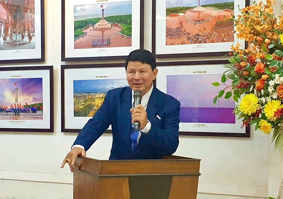 Nguyễn Á nhận tước hiệu Nghệ sĩ Nhiếp ảnh đặc biệt xuất sắc Nguyễn Á nhận tước hiệu Nghệ sĩ Nhiếp ảnh đặc biệt xuất sắc