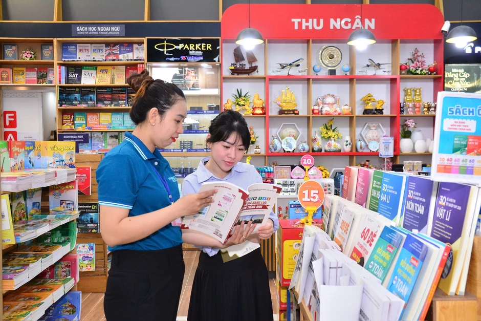 Nhà sách hiện đại 8 tỉ đồng lần đầu xuất hiện ở Lái Thiêu Nhà sách hiện đại 8 tỉ đồng lần đầu xuất hiện ở Lái Thiêu