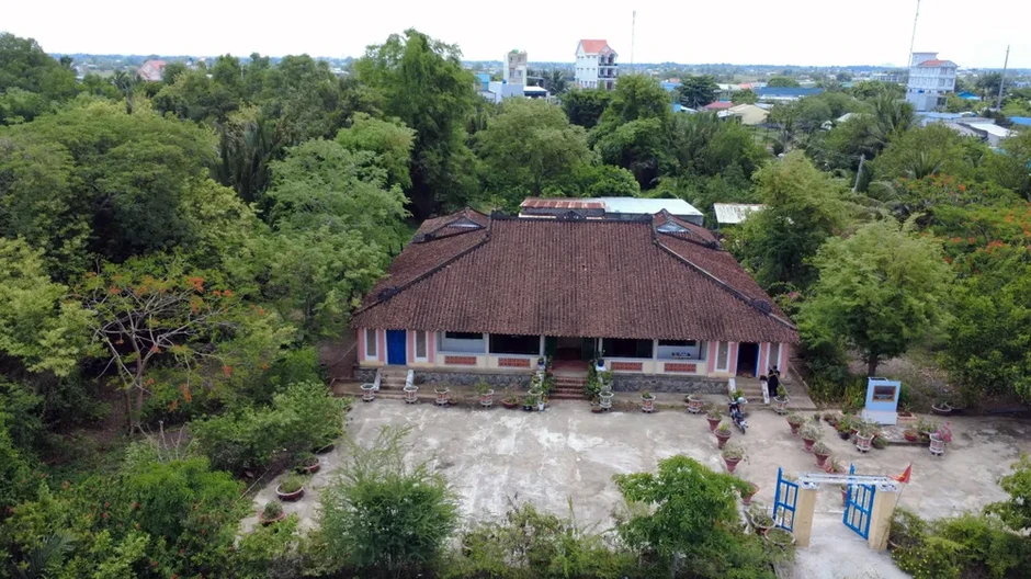 Nhà Trăm Cột - công trình giao thoa giữa kiến trúc Nam bộ và nhà rường Huế Nhà Trăm Cột - công trình giao thoa giữa kiến trúc Nam bộ và nhà rường Huế