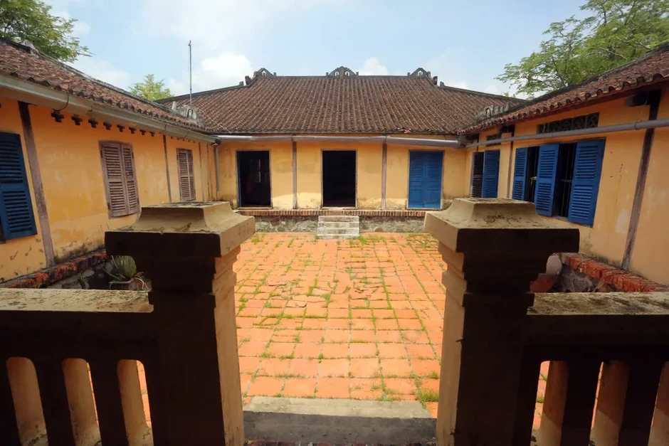 Nhà Trăm Cột - công trình giao thoa giữa kiến trúc Nam bộ và nhà rường Huế Nhà Trăm Cột - công trình giao thoa giữa kiến trúc Nam bộ và nhà rường Huế