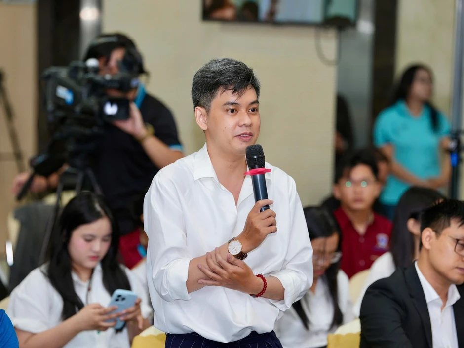 Nhà văn Huỳnh Trọng Khang: 'Sống đẹp' từ những điều tử tế nhỏ bé Nhà văn Huỳnh Trọng Khang: 'Sống đẹp' từ những điều tử tế nhỏ bé