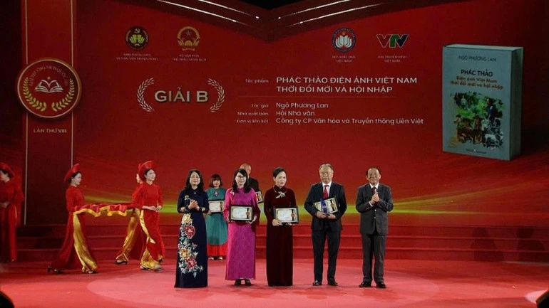 Nhà xuất bản Hội Nhà văn bội thu giải thưởng văn học Nhà xuất bản Hội Nhà văn bội thu giải thưởng văn học