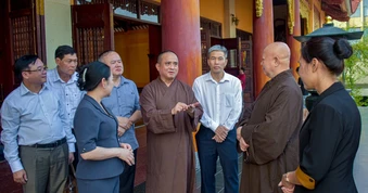 Nhân Đại hội Phật giáo TP.HCM, đoàn công tác Bộ Dân tộc và Tôn giáo đến thăm Việt Nam Quốc Tự