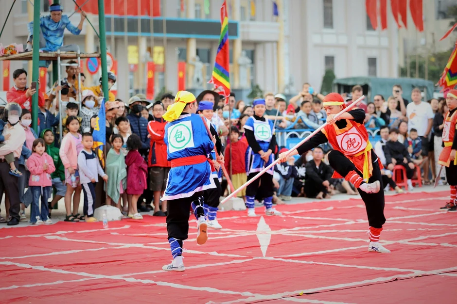 Nhân dân là trung tâm trong hưởng thụ văn hóa Nhân dân là trung tâm trong hưởng thụ văn hóa