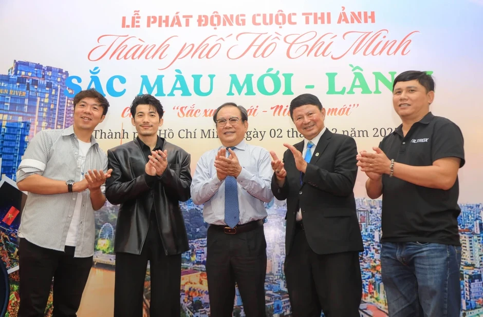 Nhiếp ảnh gia Nguyễn Tấn Tuấn: ‘Đằng sau mỗi bức ảnh là cả một câu chuyện' Nhiếp ảnh gia Nguyễn Tấn Tuấn: ‘Đằng sau mỗi bức ảnh là cả một câu chuyện'