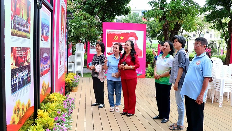Nhiều hoạt động triển lãm kỷ niệm 136 năm Ngày sinh Chủ tịch Hồ Chí Minh Nhiều hoạt động triển lãm kỷ niệm 136 năm Ngày sinh Chủ tịch Hồ Chí Minh