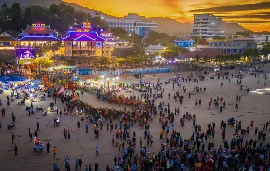 Nhiều hoạt động văn hóa, tín ngưỡng tại lễ hội Dinh Cô Long Hải Nhiều hoạt động văn hóa, tín ngưỡng tại lễ hội Dinh Cô Long Hải