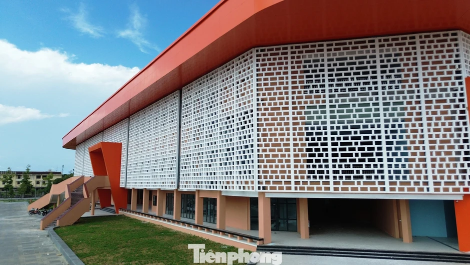 Nhìn gần quảng trường văn hóa, thể thao gần 200 tỷ đồng sắp bàn giao