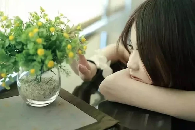 Những chiếc gương mờ Những chiếc gương mờ