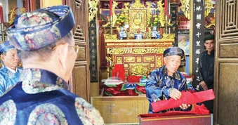 Những người “lưu giữ” văn hóa làng