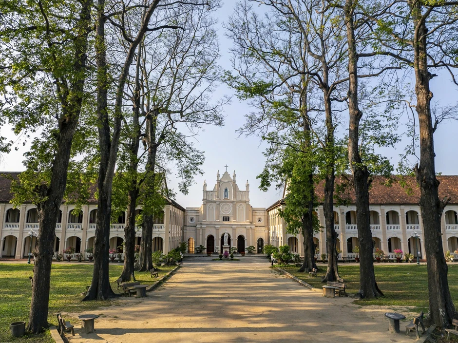 Những nhà thờ độc đáo: Làng Sông - nơi chữ Quốc ngữ in dấu hơn một thế kỷ Những nhà thờ độc đáo: Làng Sông - nơi chữ Quốc ngữ in dấu hơn một thế kỷ