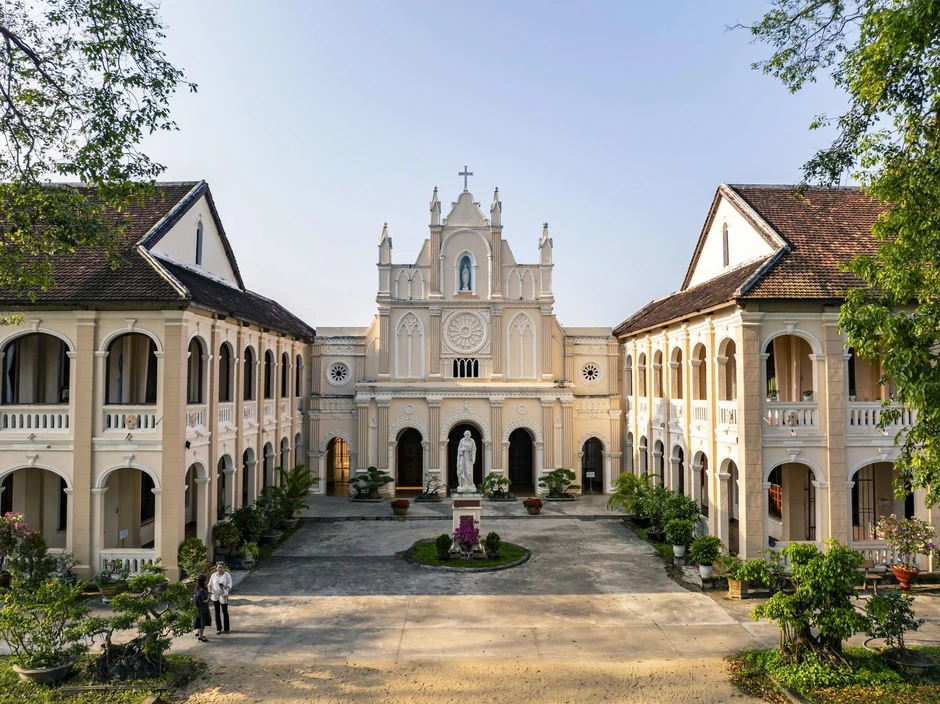 Những nhà thờ độc đáo: Làng Sông - nơi chữ Quốc ngữ in dấu hơn một thế kỷ Những nhà thờ độc đáo: Làng Sông - nơi chữ Quốc ngữ in dấu hơn một thế kỷ