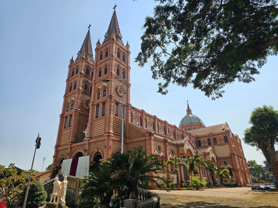 Những nhà thờ độc đáo: Nhà thờ Buôn Hồ - kiệt tác Gothic giữa Tây nguyên Những nhà thờ độc đáo: Nhà thờ Buôn Hồ - kiệt tác Gothic giữa Tây nguyên