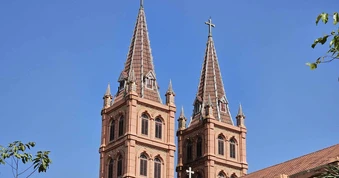 Những nhà thờ độc đáo: Nhà thờ Buôn Hồ - kiệt tác Gothic giữa Tây nguyên