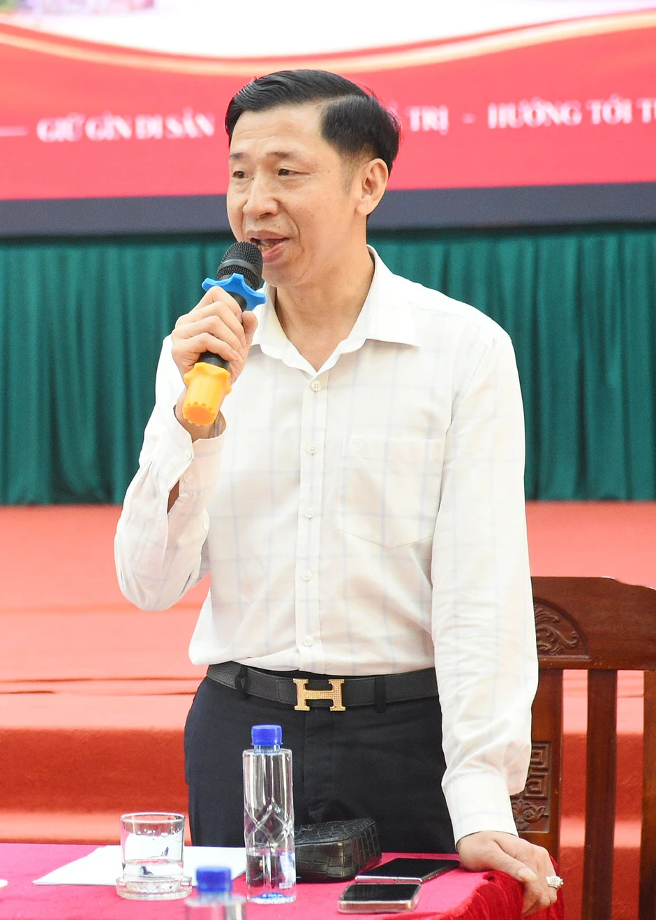 NSND Thanh Ngoan, NSƯT Việt Hoàn hát ở lễ hội đền Trần Thương NSND Thanh Ngoan, NSƯT Việt Hoàn hát ở lễ hội đền Trần Thương