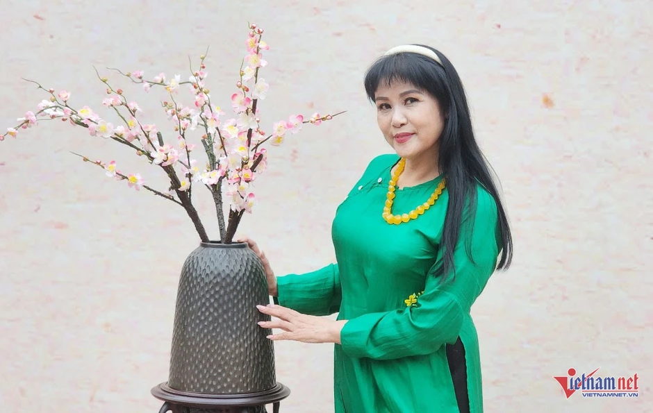 NSND Thanh Ngoan, NSƯT Việt Hoàn hát ở lễ hội đền Trần Thương NSND Thanh Ngoan, NSƯT Việt Hoàn hát ở lễ hội đền Trần Thương