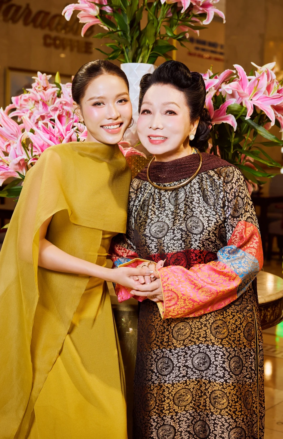 NSND Trịnh Kim Chi nền nã áo dài, NSND Bạch Tuyết và quán quân Gen Z là đại sứ NSND Trịnh Kim Chi nền nã áo dài, NSND Bạch Tuyết và quán quân Gen Z là đại sứ