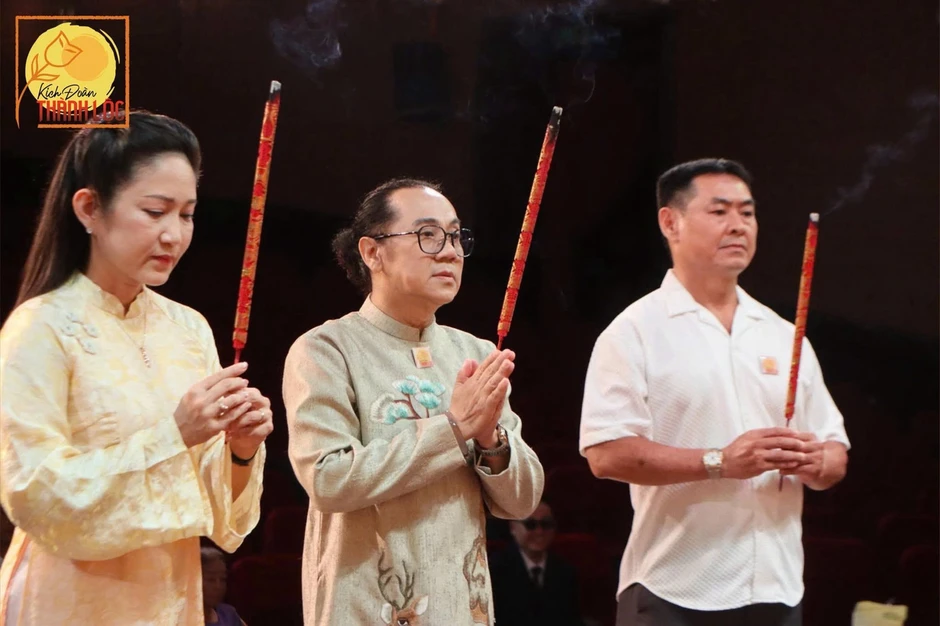 NSND Xuân Bắc, Tự Long và hàng nghìn nghệ sĩ dâng hương Tổ nghề sân khấu