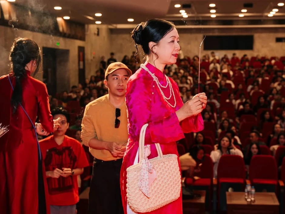 NSND Xuân Bắc, Tự Long và hàng nghìn nghệ sĩ dâng hương Tổ nghề sân khấu