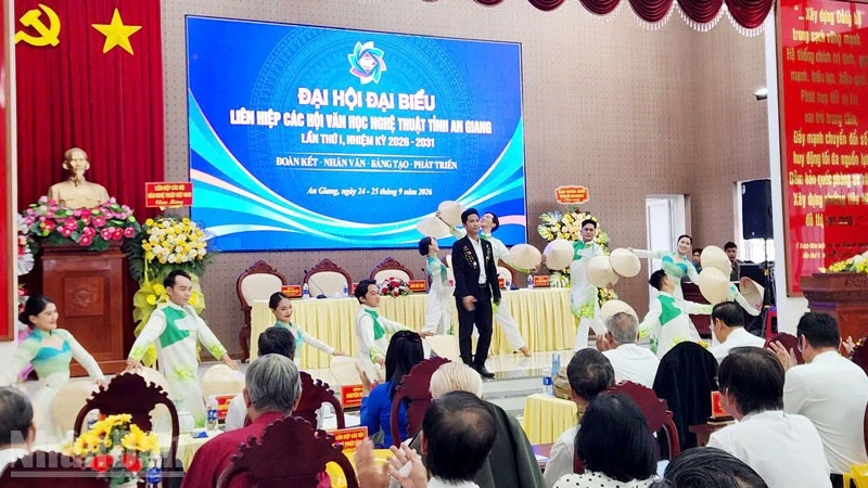 Ông Phan Thanh Vũ giữ chức Chủ tịch Liên hiệp các hội văn học nghệ thuật tỉnh An Giang Ông Phan Thanh Vũ giữ chức Chủ tịch Liên hiệp các hội văn học nghệ thuật tỉnh An Giang