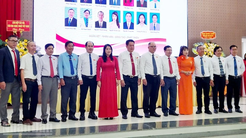 Ông Phan Thanh Vũ giữ chức Chủ tịch Liên hiệp các hội văn học nghệ thuật tỉnh An Giang Ông Phan Thanh Vũ giữ chức Chủ tịch Liên hiệp các hội văn học nghệ thuật tỉnh An Giang