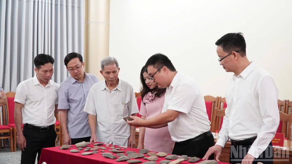 Phát hiện điểm khảo cổ học có niên đại hơn 3.500 năm tại Lào Cai Phát hiện điểm khảo cổ học có niên đại hơn 3.500 năm tại Lào Cai