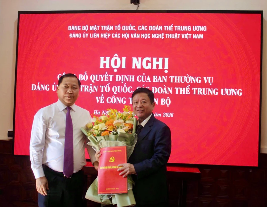 Phó Giáo sư, Tiến sĩ, nhạc sĩ Đỗ Hồng Quân giữ chức Bí thư Đảng ủy Liên hiệp các Hội Văn học nghệ thuật Việt Nam Phó Giáo sư, Tiến sĩ, nhạc sĩ Đỗ Hồng Quân giữ chức Bí thư Đảng ủy Liên hiệp các Hội Văn học nghệ thuật Việt Nam