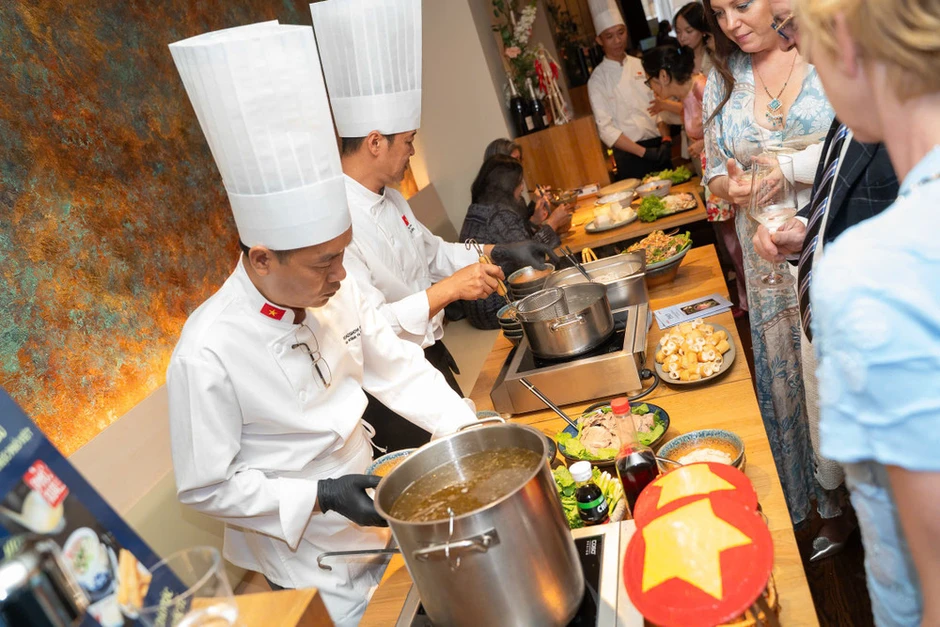 Phở và văn hóa ẩm thực mang bản sắc Việt Nam đến gần hơn với châu Âu và thế giới Phở và văn hóa ẩm thực mang bản sắc Việt Nam đến gần hơn với châu Âu và thế giới
