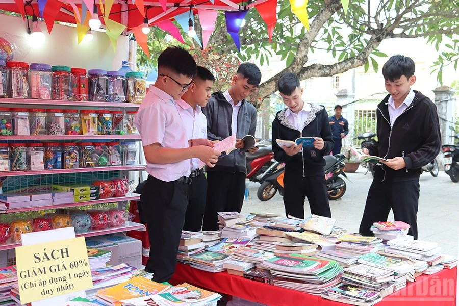 Quảng Ngãi tổ chức nhiều hoạt động thiết thực hưởng ứng Ngày Sách và Văn hóa đọc Việt Nam Quảng Ngãi tổ chức nhiều hoạt động thiết thực hưởng ứng Ngày Sách và Văn hóa đọc Việt Nam