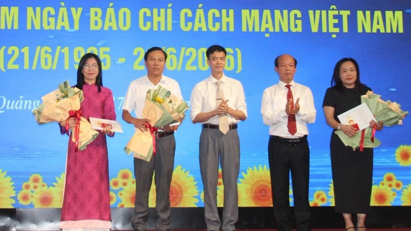 Quảng Trị gặp mặt kỷ niệm 101 năm Ngày Báo chí cách mạng Việt Nam Quảng Trị gặp mặt kỷ niệm 101 năm Ngày Báo chí cách mạng Việt Nam
