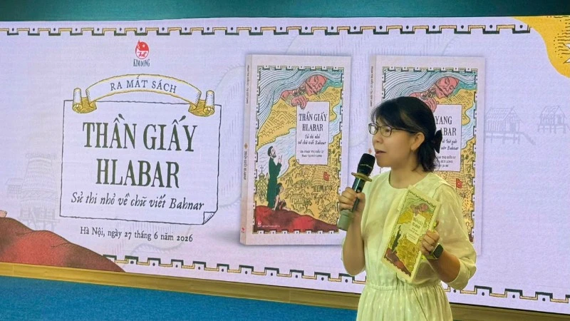 Ra mắt truyện tranh "Thần Giấy Hlabar - Sử thi nhỏ về chữ viết Bahnar" Ra mắt truyện tranh "Thần Giấy Hlabar - Sử thi nhỏ về chữ viết Bahnar"