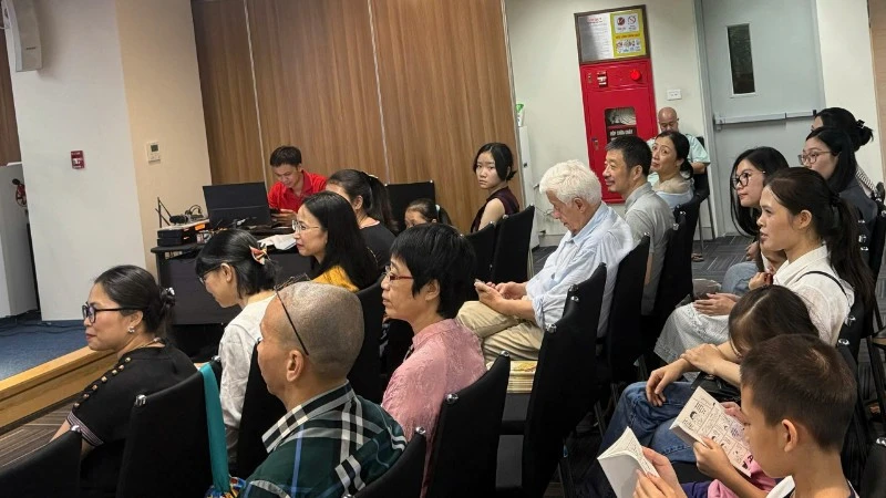 Ra mắt truyện tranh "Thần Giấy Hlabar - Sử thi nhỏ về chữ viết Bahnar" Ra mắt truyện tranh "Thần Giấy Hlabar - Sử thi nhỏ về chữ viết Bahnar"