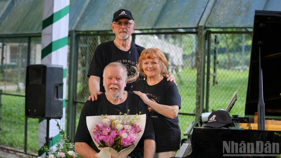Rick Wakeman: "Tôi muốn trở lại Việt Nam chơi nhạc cho gấu" Rick Wakeman: "Tôi muốn trở lại Việt Nam chơi nhạc cho gấu"