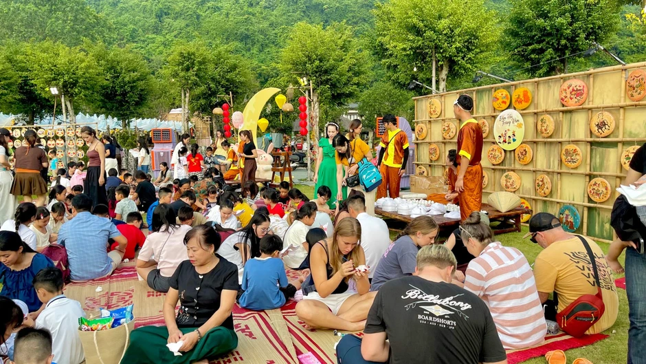 Rộn ràng Tết Trung thu giữa miền di sản Ninh Bình Rộn ràng Tết Trung thu giữa miền di sản Ninh Bình
