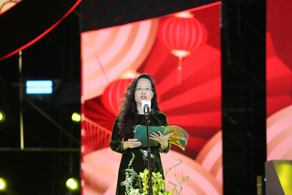 Rực rỡ 'Đêm hội Nguyên tiêu': Múa rồng 68m, 1.200 diễn viên diễu hành Rực rỡ 'Đêm hội Nguyên tiêu': Múa rồng 68m, 1.200 diễn viên diễu hành