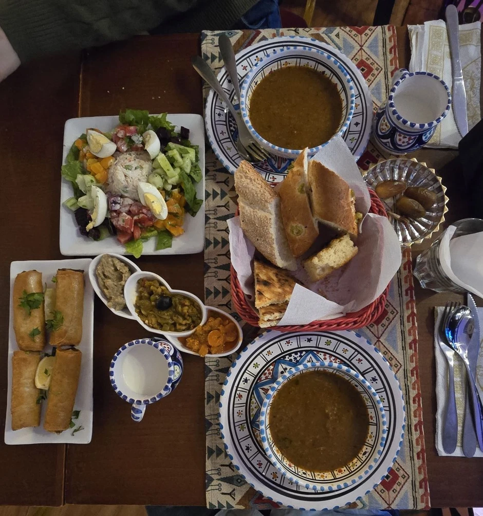 Sắc màu cuộc sống: Ấm áp lễ xả chay Ramadan tại Algeria Sắc màu cuộc sống: Ấm áp lễ xả chay Ramadan tại Algeria