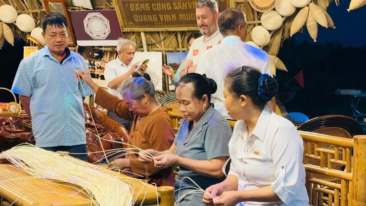Sôi nổi ngày hội “Tết cùng” của người dân xã Phú Nghĩa, Hà Nội Sôi nổi ngày hội “Tết cùng” của người dân xã Phú Nghĩa, Hà Nội