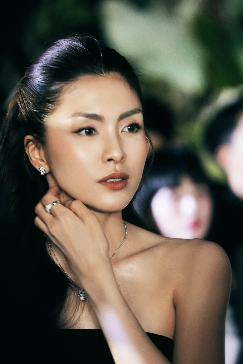 Sóng gió bủa vây 'Hoàng hậu cuối cùng' Sóng gió bủa vây 'Hoàng hậu cuối cùng'