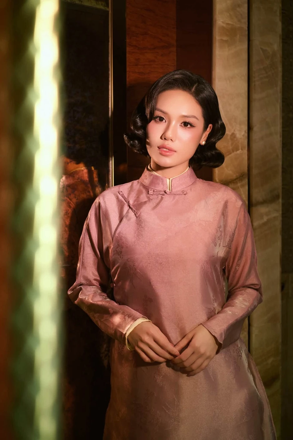 Sóng gió bủa vây 'Hoàng hậu cuối cùng' Sóng gió bủa vây 'Hoàng hậu cuối cùng'