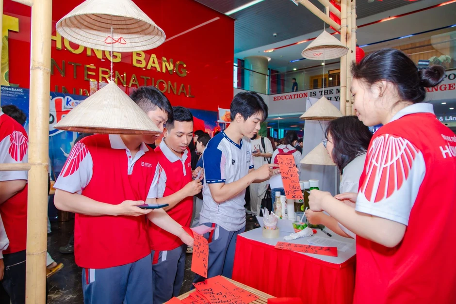 Tăng trải nghiệm hội nhập cho sinh viên qua ngày hội văn hóa quốc tế Tăng trải nghiệm hội nhập cho sinh viên qua ngày hội văn hóa quốc tế