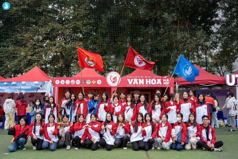 Tạo ra diễn đàn kết nối giữa nghiên cứu lý luận, quản lý thực tiễn và đào tạo nguồn nhân lực Tạo ra diễn đàn kết nối giữa nghiên cứu lý luận, quản lý thực tiễn và đào tạo nguồn nhân lực
