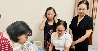 Thăm hỏi, tri ân Nhà thơ Lê Giang và Nghệ nhân ưu tú Cao Thị Thắng
