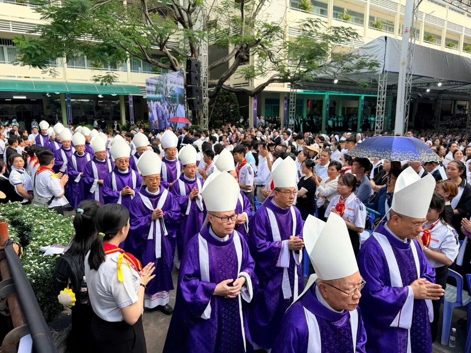 Thánh lễ an táng Đức Hồng y Gioan Baotixita Phạm Minh Mẫn diễn ra tôn nghiêm, trọng thể tại TP.HCM Thánh lễ an táng Đức Hồng y Gioan Baotixita Phạm Minh Mẫn diễn ra tôn nghiêm, trọng thể tại TP.HCM